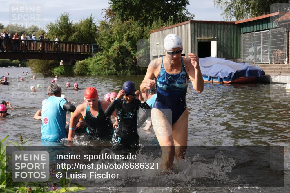 31.08.2025 - Elbe Triathlon Hamburg Luisa Fischer http://msf.ph/oto/8686321 31.08.2025 10:43:54 Schwimmen 1356, 1361, 1396, 1406, 1421, 1430, 1475, 1497 meine-sportfotos.de