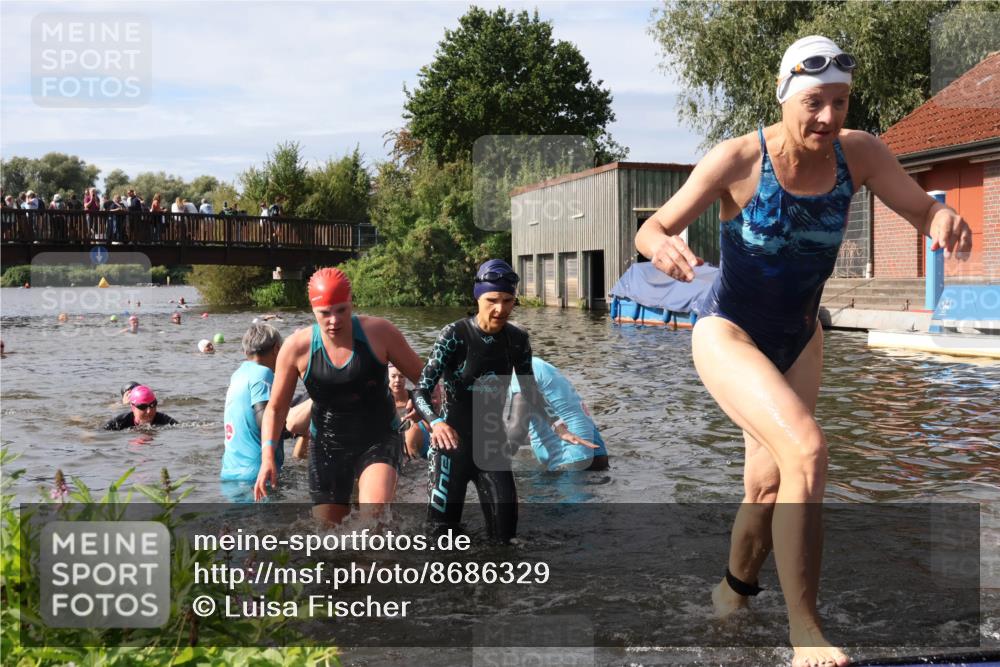 31.08.2025 - Elbe Triathlon Hamburg Luisa Fischer http://msf.ph/oto/8686329 31.08.2025 10:43:56 Schwimmen 1356, 1360, 1361, 1396, 1406, 1430, 1467, 1475, 1497, 1500 meine-sportfotos.de