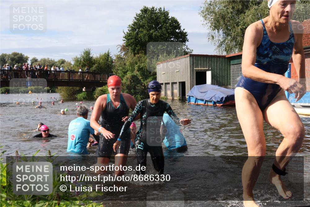 31.08.2025 - Elbe Triathlon Hamburg Luisa Fischer http://msf.ph/oto/8686330 31.08.2025 10:43:56 Schwimmen 1356, 1360, 1361, 1396, 1406, 1430, 1467, 1475, 1497, 1500 meine-sportfotos.de