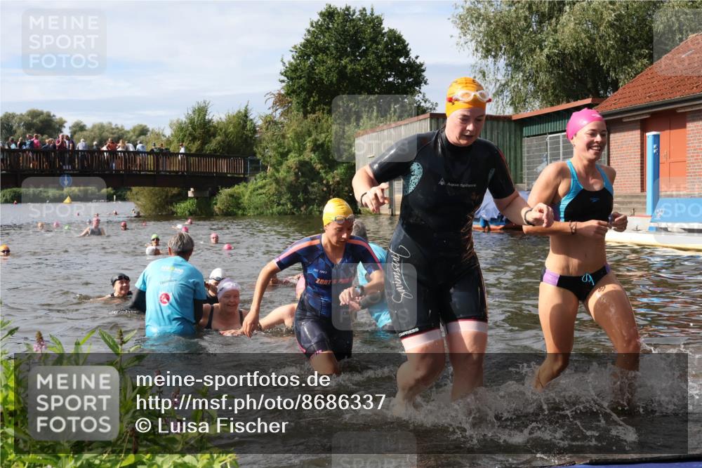 31.08.2025 - Elbe Triathlon Hamburg Luisa Fischer http://msf.ph/oto/8686337 31.08.2025 10:43:59 Schwimmen 1356, 1360, 1361, 1396, 1406, 1430, 1467, 1497, 1500 meine-sportfotos.de
