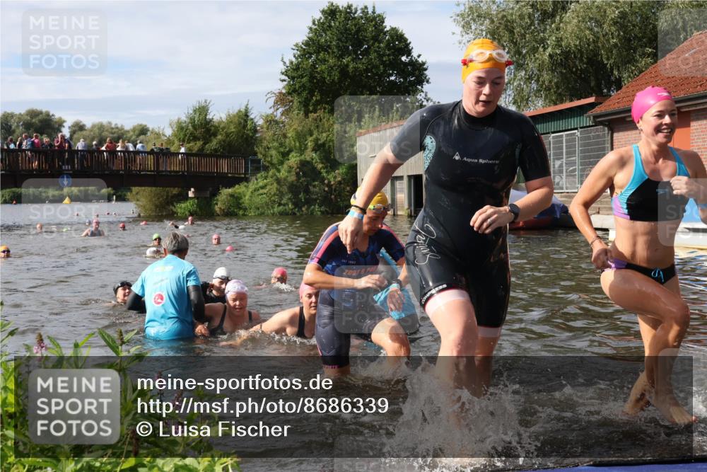 31.08.2025 - Elbe Triathlon Hamburg Luisa Fischer http://msf.ph/oto/8686339 31.08.2025 10:43:59 Schwimmen 1356, 1360, 1361, 1396, 1406, 1430, 1467, 1497, 1500 meine-sportfotos.de