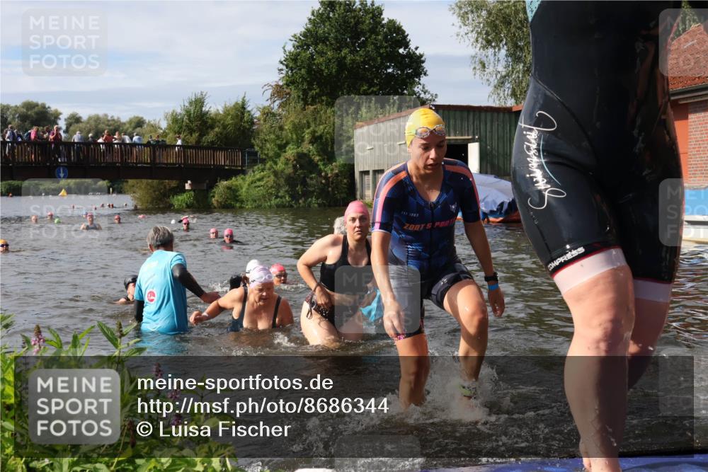 31.08.2025 - Elbe Triathlon Hamburg Luisa Fischer http://msf.ph/oto/8686344 31.08.2025 10:44:00 Schwimmen 1356, 1360, 1361, 1362, 1396, 1406, 1430, 1467, 1497, 1500, 1502 meine-sportfotos.de