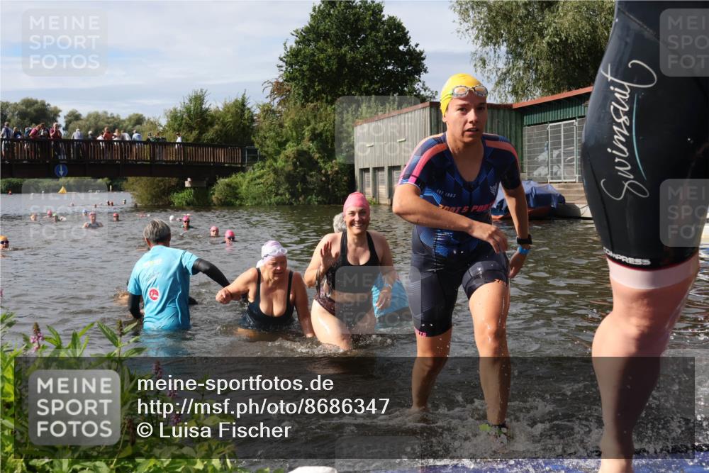 31.08.2025 - Elbe Triathlon Hamburg Luisa Fischer http://msf.ph/oto/8686347 31.08.2025 10:44:01 Schwimmen 1356, 1360, 1361, 1362, 1377, 1396, 1406, 1430, 1467, 1497, 1500, 1502 meine-sportfotos.de