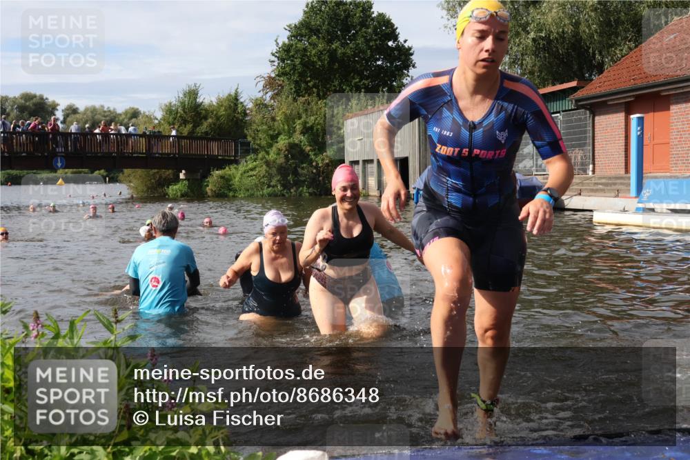 31.08.2025 - Elbe Triathlon Hamburg Luisa Fischer http://msf.ph/oto/8686348 31.08.2025 10:44:01 Schwimmen 1356, 1360, 1361, 1362, 1377, 1396, 1406, 1430, 1467, 1497, 1500, 1502 meine-sportfotos.de