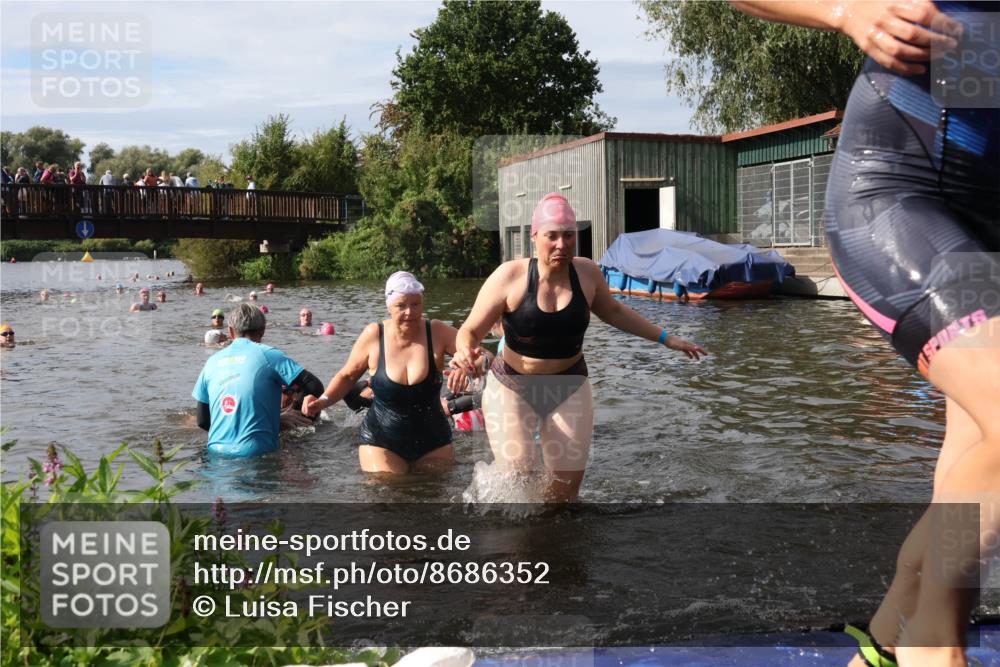 31.08.2025 - Elbe Triathlon Hamburg Luisa Fischer http://msf.ph/oto/8686352 31.08.2025 10:44:02 Schwimmen 1356, 1360, 1361, 1362, 1377, 1396, 1406, 1430, 1467, 1500, 1502, 1503 meine-sportfotos.de