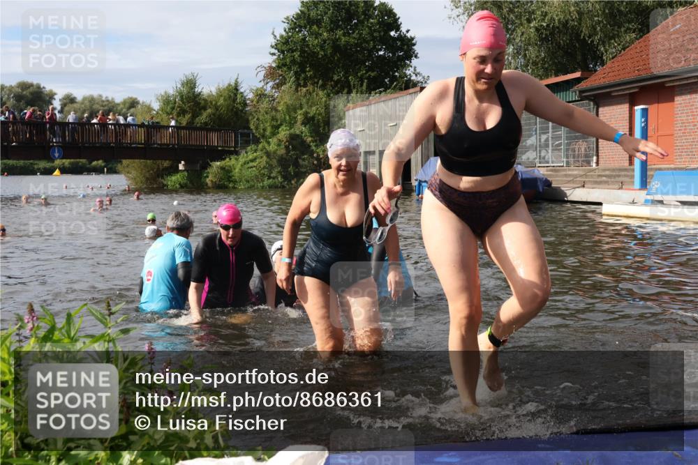 31.08.2025 - Elbe Triathlon Hamburg Luisa Fischer http://msf.ph/oto/8686361 31.08.2025 10:44:03 Schwimmen 1356, 1360, 1361, 1362, 1377, 1430, 1467, 1500, 1502, 1503 meine-sportfotos.de