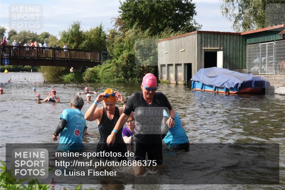 31.08.2025 - Elbe Triathlon Hamburg Luisa Fischer http://msf.ph/oto/8686375 31.08.2025 10:44:21 Schwimmen 1353, 1359, 1392, 1452, 1506 meine-sportfotos.de
