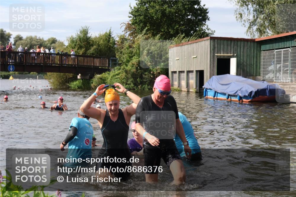 31.08.2025 - Elbe Triathlon Hamburg Luisa Fischer http://msf.ph/oto/8686376 31.08.2025 10:44:22 Schwimmen 1353, 1359, 1392, 1452, 1506 meine-sportfotos.de