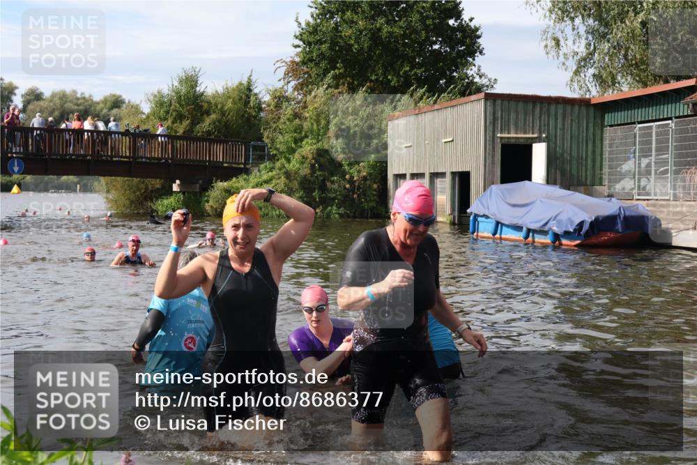 31.08.2025 - Elbe Triathlon Hamburg Luisa Fischer http://msf.ph/oto/8686377 31.08.2025 10:44:22 Schwimmen 1353, 1359, 1392, 1452, 1506 meine-sportfotos.de