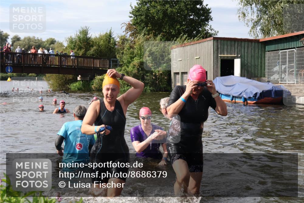 31.08.2025 - Elbe Triathlon Hamburg Luisa Fischer http://msf.ph/oto/8686379 31.08.2025 10:44:22 Schwimmen 1353, 1359, 1392, 1452, 1506 meine-sportfotos.de