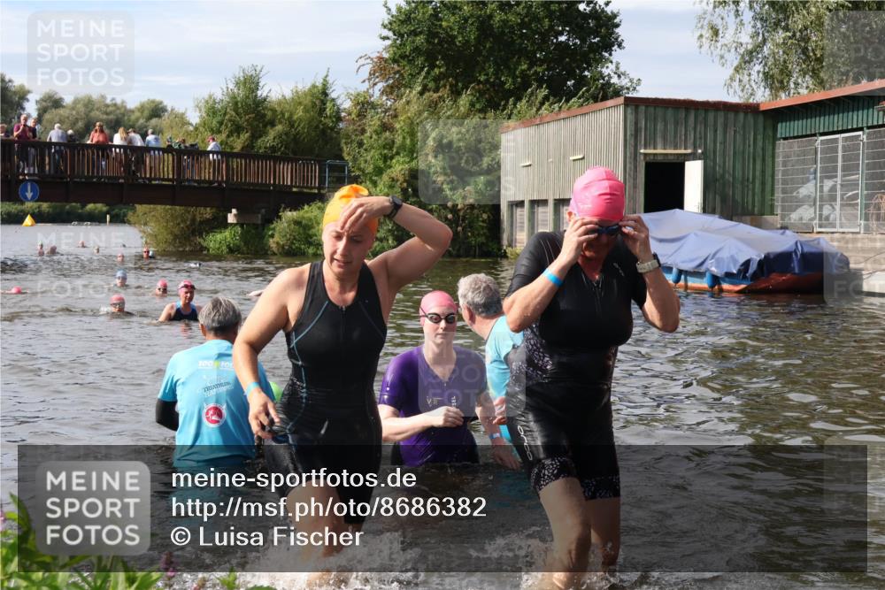 31.08.2025 - Elbe Triathlon Hamburg Luisa Fischer http://msf.ph/oto/8686382 31.08.2025 10:44:23 Schwimmen 1353, 1359, 1392, 1452, 1506 meine-sportfotos.de