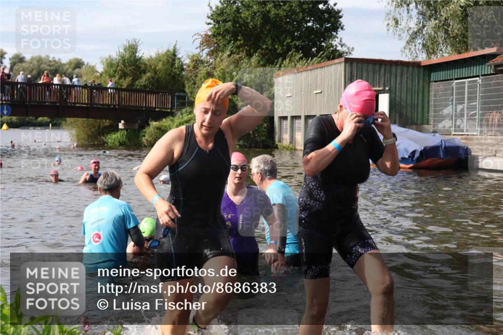 31.08.2025 - Elbe Triathlon Hamburg Luisa Fischer http://msf.ph/oto/8686383 31.08.2025 10:44:23 Schwimmen 1353, 1359, 1392, 1452, 1506 meine-sportfotos.de