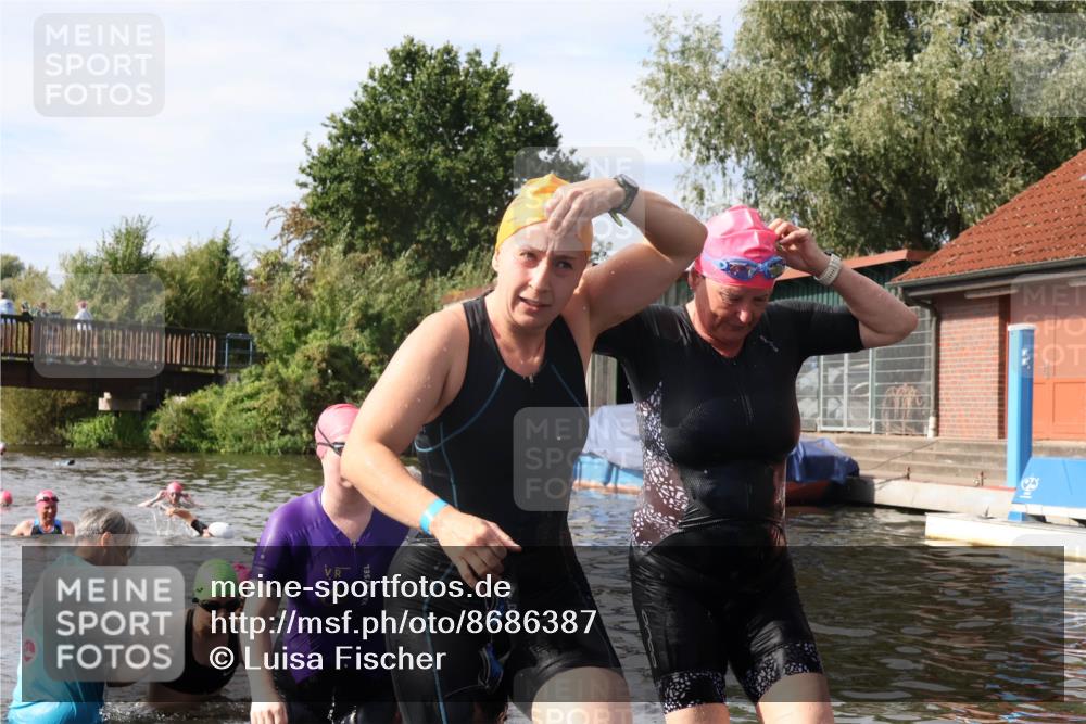 31.08.2025 - Elbe Triathlon Hamburg Luisa Fischer http://msf.ph/oto/8686387 31.08.2025 10:44:24 Schwimmen 1353, 1359, 1392, 1452, 1506 meine-sportfotos.de