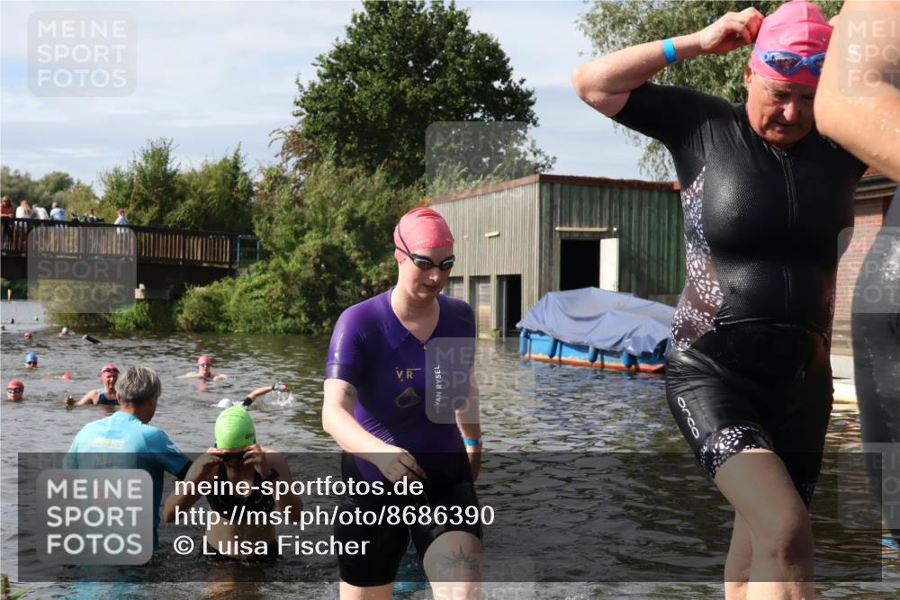 31.08.2025 - Elbe Triathlon Hamburg Luisa Fischer http://msf.ph/oto/8686390 31.08.2025 10:44:25 Schwimmen 1353, 1359, 1392, 1459, 1506 meine-sportfotos.de