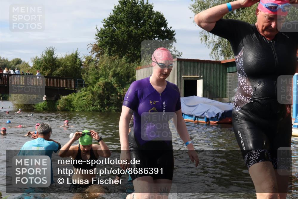 31.08.2025 - Elbe Triathlon Hamburg Luisa Fischer http://msf.ph/oto/8686391 31.08.2025 10:44:25 Schwimmen 1353, 1359, 1392, 1459, 1506 meine-sportfotos.de