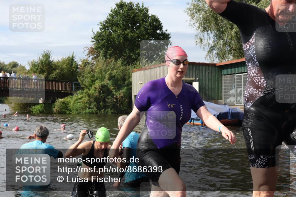 31.08.2025 - Elbe Triathlon Hamburg Luisa Fischer http://msf.ph/oto/8686393 31.08.2025 10:44:26 Schwimmen 1353, 1359, 1392, 1459, 1506 meine-sportfotos.de