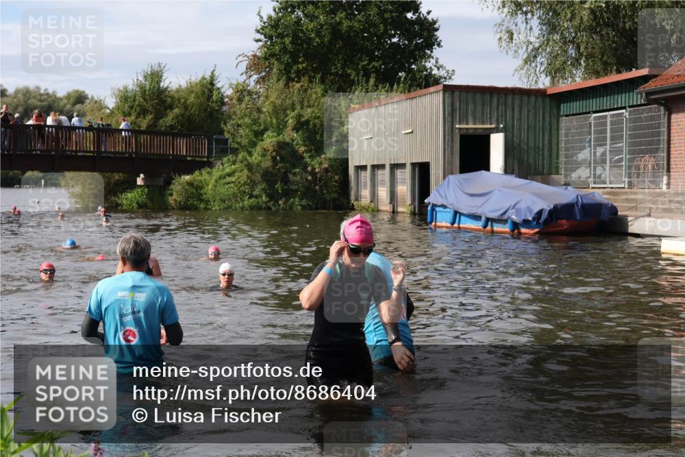 31.08.2025 - Elbe Triathlon Hamburg Luisa Fischer http://msf.ph/oto/8686404 31.08.2025 10:44:31 Schwimmen 1353, 1359, 1459, 1506 meine-sportfotos.de