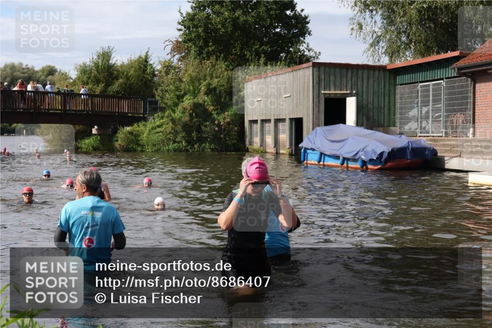 31.08.2025 - Elbe Triathlon Hamburg Luisa Fischer http://msf.ph/oto/8686407 31.08.2025 10:44:31 Schwimmen 1353, 1359, 1459, 1506 meine-sportfotos.de