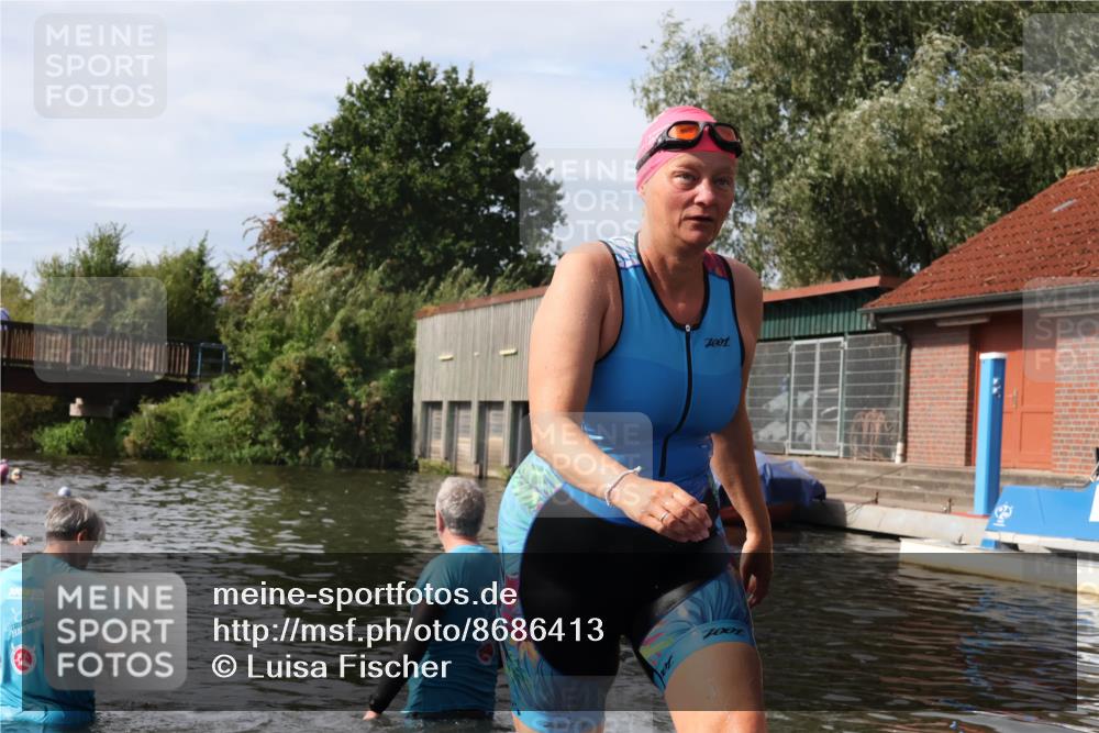 31.08.2025 - Elbe Triathlon Hamburg Luisa Fischer http://msf.ph/oto/8686413 31.08.2025 10:45:02 Schwimmen 1420, 1423, 1455, 1463 meine-sportfotos.de