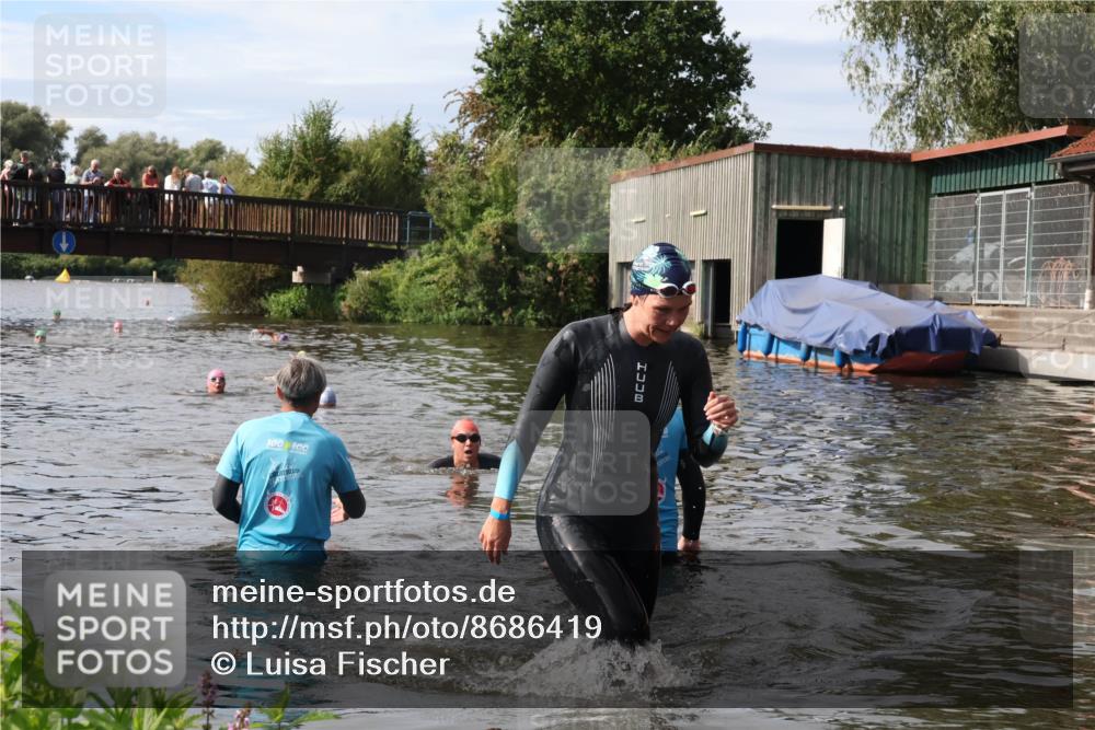 31.08.2025 - Elbe Triathlon Hamburg Luisa Fischer http://msf.ph/oto/8686419 31.08.2025 10:45:20 Schwimmen 1401 meine-sportfotos.de