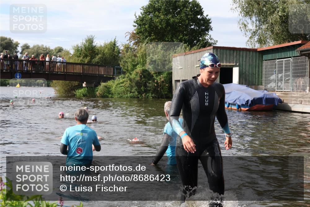 31.08.2025 - Elbe Triathlon Hamburg Luisa Fischer http://msf.ph/oto/8686423 31.08.2025 10:45:21 Schwimmen 1401, 1447 meine-sportfotos.de