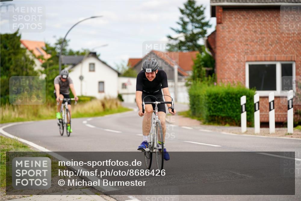 31.08.2025 - Elbe Triathlon Hamburg Michael Burmester http://msf.ph/oto/8686426 31.08.2025 14:22:21 Radfahren 125, 146, 149 meine-sportfotos.de