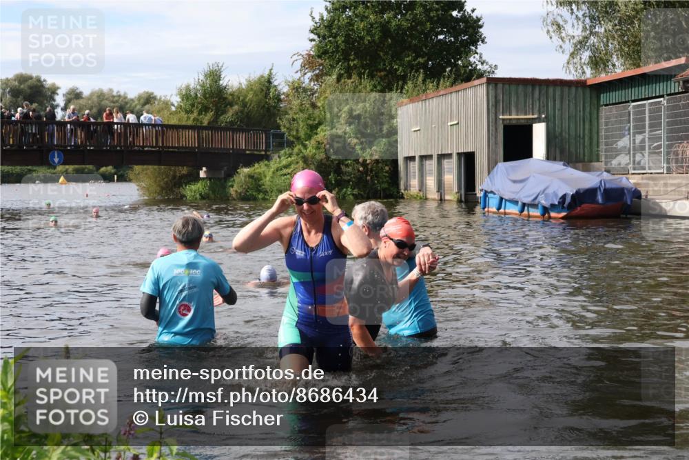 31.08.2025 - Elbe Triathlon Hamburg Luisa Fischer http://msf.ph/oto/8686434 31.08.2025 10:45:28 Schwimmen 1402, 1447 meine-sportfotos.de