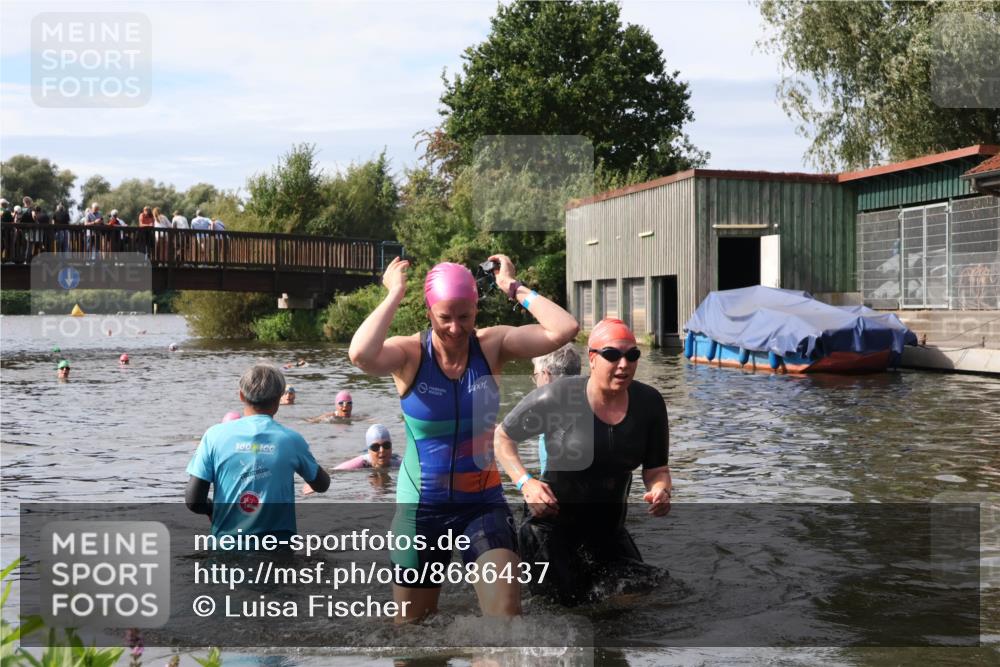 31.08.2025 - Elbe Triathlon Hamburg Luisa Fischer http://msf.ph/oto/8686437 31.08.2025 10:45:29 Schwimmen 1402, 1447 meine-sportfotos.de