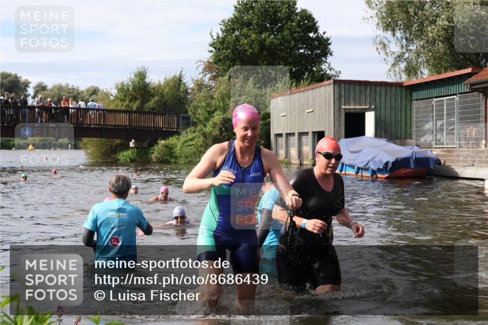 31.08.2025 - Elbe Triathlon Hamburg Luisa Fischer http://msf.ph/oto/8686439 31.08.2025 10:45:29 Schwimmen 1402, 1447 meine-sportfotos.de