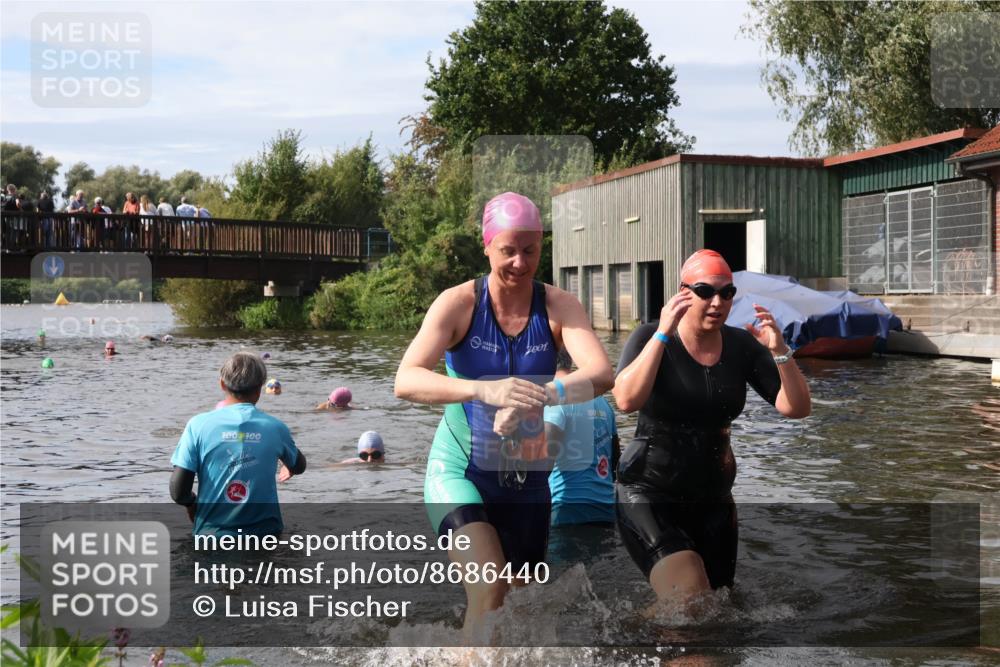 31.08.2025 - Elbe Triathlon Hamburg Luisa Fischer http://msf.ph/oto/8686440 31.08.2025 10:45:29 Schwimmen 1402, 1447 meine-sportfotos.de