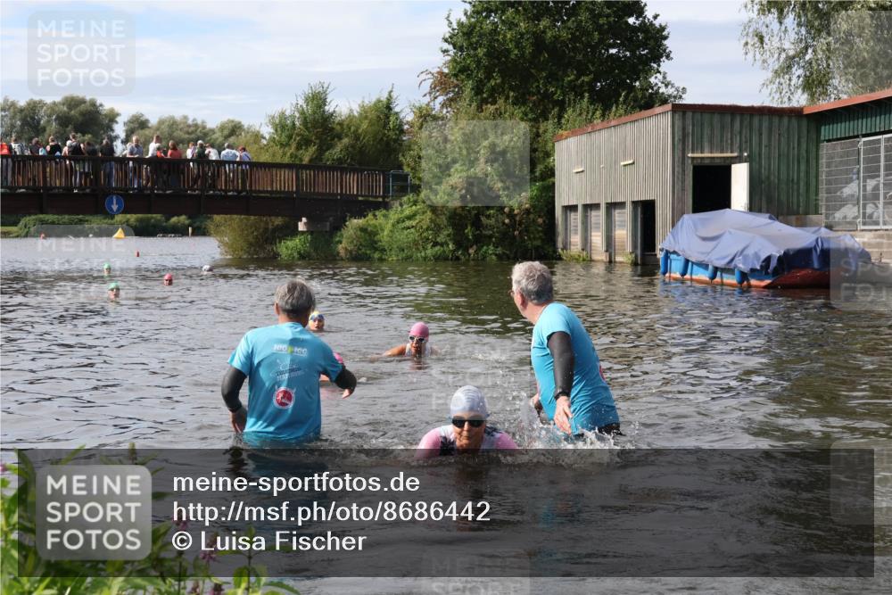 31.08.2025 - Elbe Triathlon Hamburg Luisa Fischer http://msf.ph/oto/8686442 31.08.2025 10:45:34 Schwimmen 1402, 1415, 1447, 1499 meine-sportfotos.de