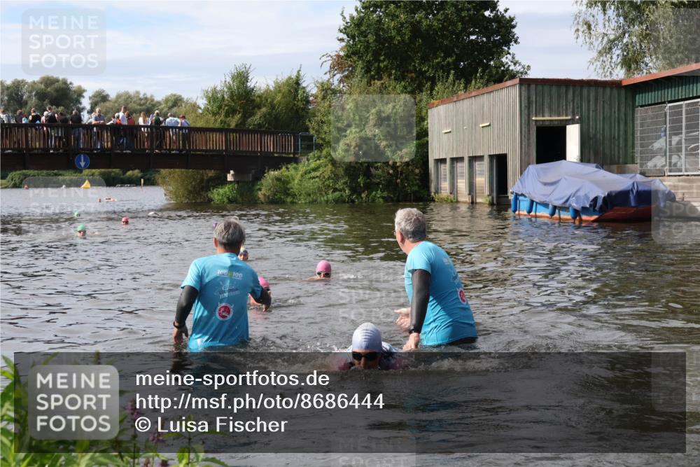 31.08.2025 - Elbe Triathlon Hamburg Luisa Fischer http://msf.ph/oto/8686444 31.08.2025 10:45:34 Schwimmen 1402, 1415, 1447, 1499 meine-sportfotos.de