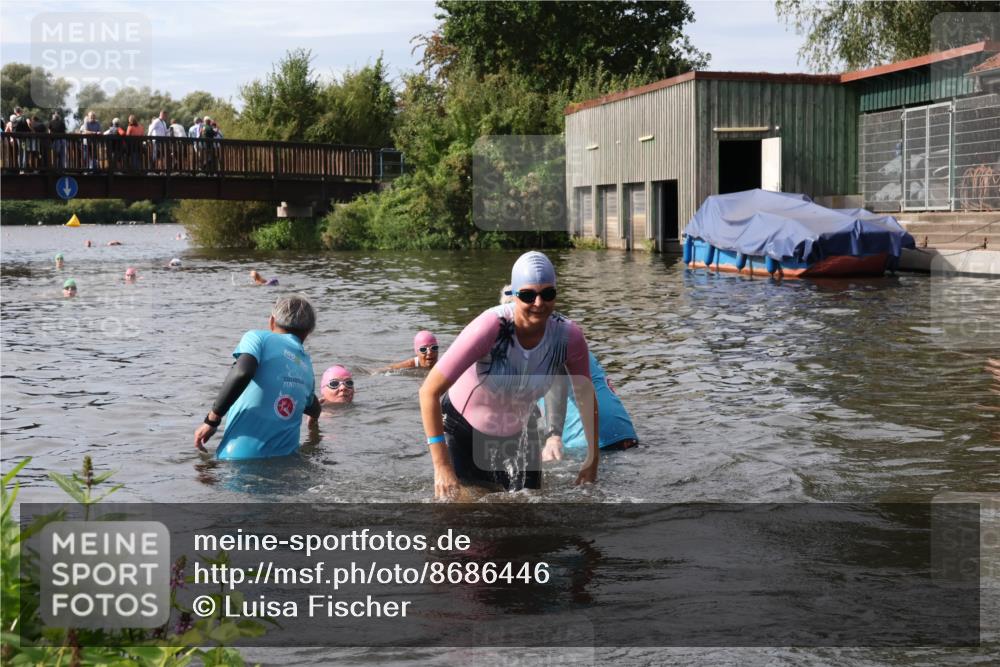 31.08.2025 - Elbe Triathlon Hamburg Luisa Fischer http://msf.ph/oto/8686446 31.08.2025 10:45:35 Schwimmen 1402, 1415, 1447, 1499 meine-sportfotos.de