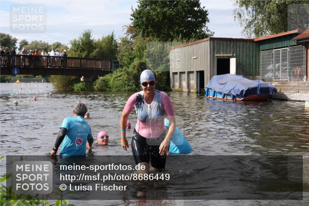 31.08.2025 - Elbe Triathlon Hamburg Luisa Fischer http://msf.ph/oto/8686449 31.08.2025 10:45:36 Schwimmen 1402, 1415, 1499 meine-sportfotos.de