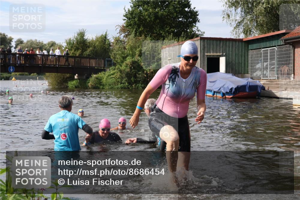 31.08.2025 - Elbe Triathlon Hamburg Luisa Fischer http://msf.ph/oto/8686454 31.08.2025 10:45:37 Schwimmen 1402, 1415, 1499 meine-sportfotos.de