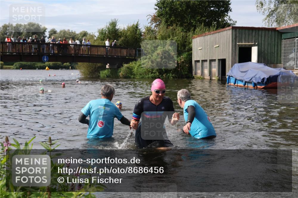 31.08.2025 - Elbe Triathlon Hamburg Luisa Fischer http://msf.ph/oto/8686456 31.08.2025 10:45:39 Schwimmen 1415, 1499 meine-sportfotos.de