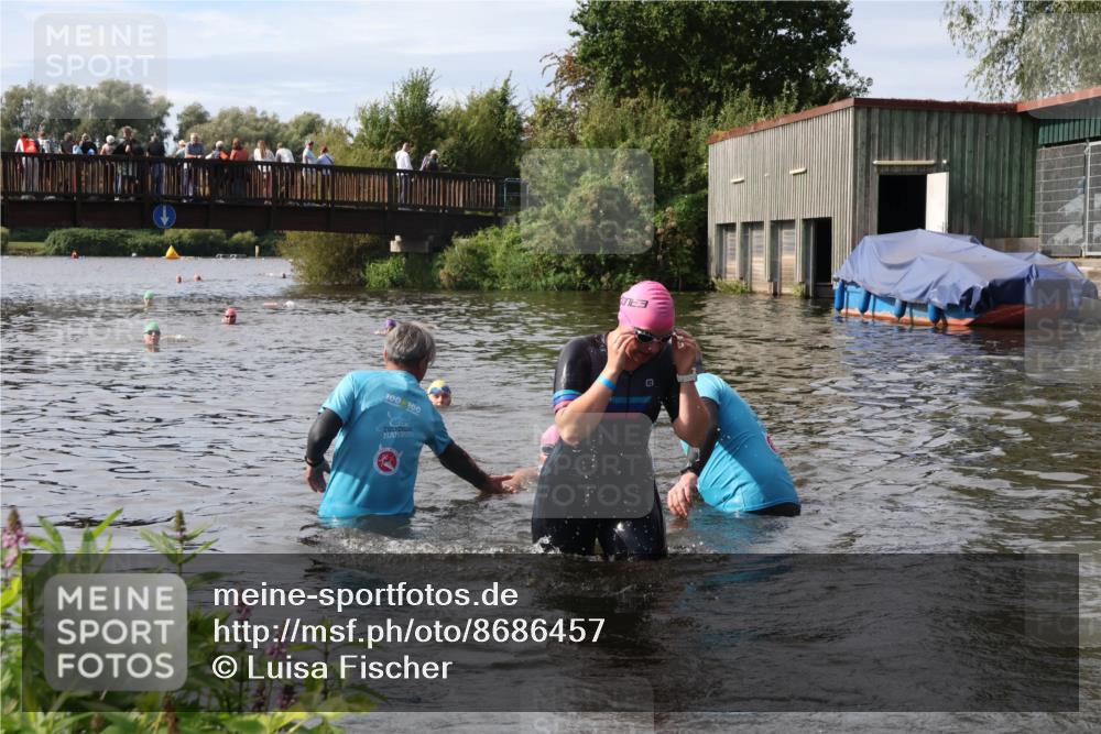 31.08.2025 - Elbe Triathlon Hamburg Luisa Fischer http://msf.ph/oto/8686457 31.08.2025 10:45:40 Schwimmen 1415, 1499 meine-sportfotos.de