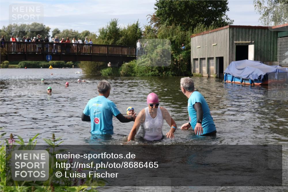 31.08.2025 - Elbe Triathlon Hamburg Luisa Fischer http://msf.ph/oto/8686465 31.08.2025 10:45:43 Schwimmen 1391, 1415, 1499, 1508 meine-sportfotos.de