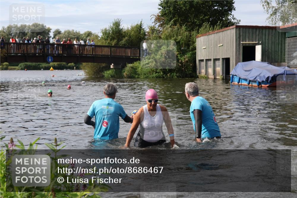 31.08.2025 - Elbe Triathlon Hamburg Luisa Fischer http://msf.ph/oto/8686467 31.08.2025 10:45:43 Schwimmen 1391, 1415, 1499, 1508 meine-sportfotos.de