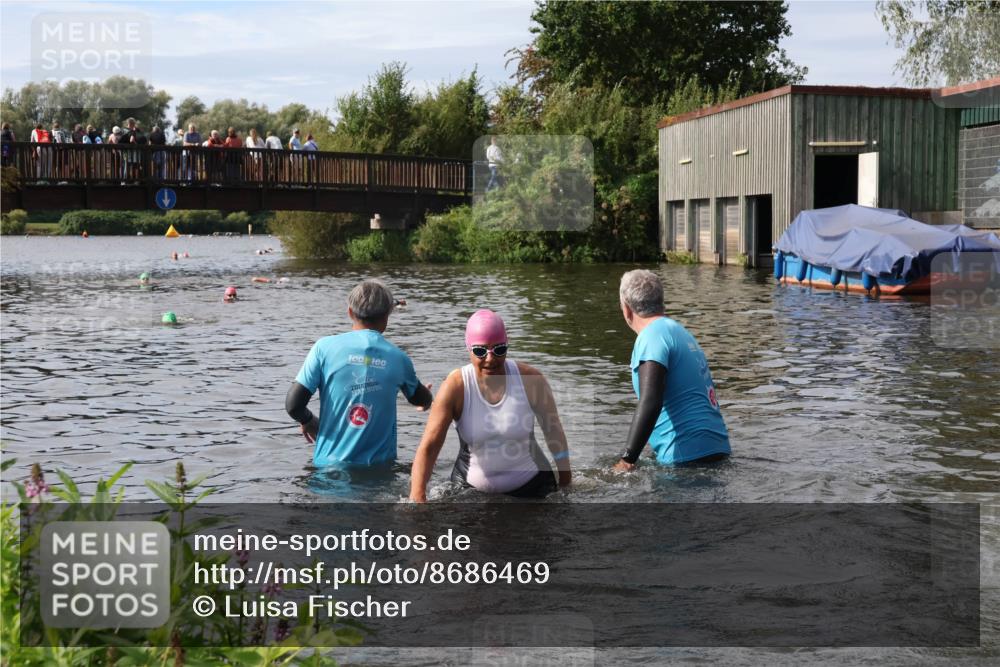 31.08.2025 - Elbe Triathlon Hamburg Luisa Fischer http://msf.ph/oto/8686469 31.08.2025 10:45:44 Schwimmen 1391, 1415, 1499, 1508 meine-sportfotos.de