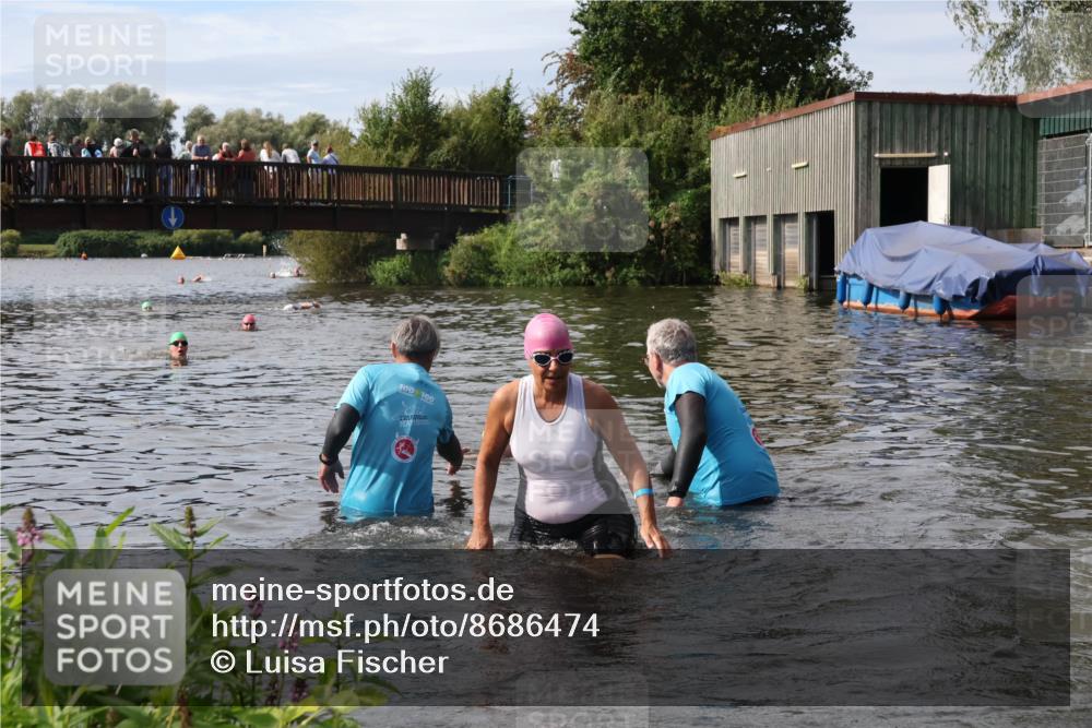 31.08.2025 - Elbe Triathlon Hamburg Luisa Fischer http://msf.ph/oto/8686474 31.08.2025 10:45:45 Schwimmen 1391, 1415, 1508 meine-sportfotos.de