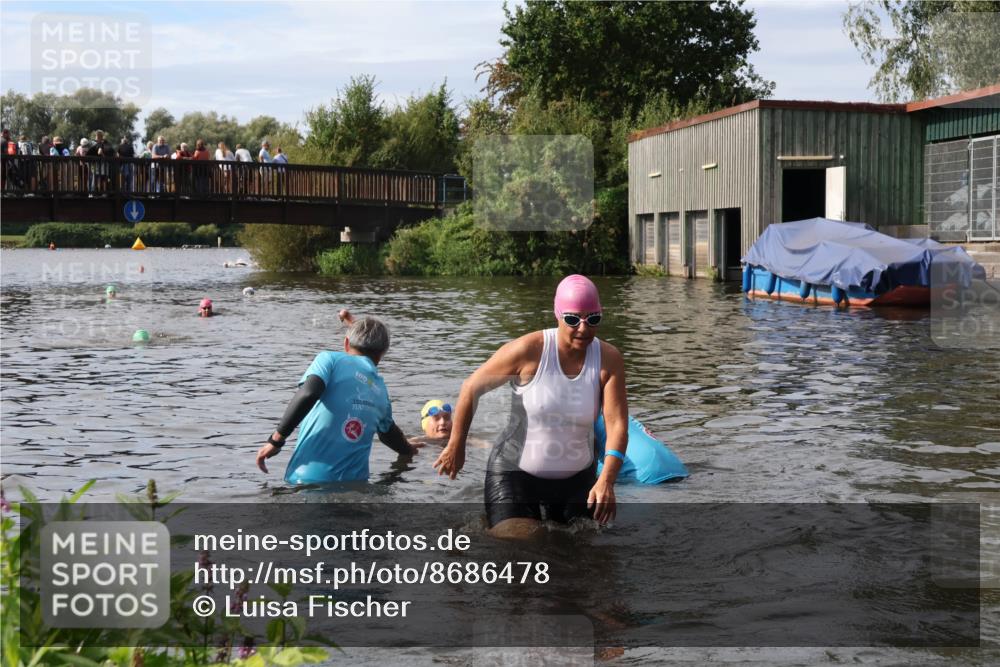 31.08.2025 - Elbe Triathlon Hamburg Luisa Fischer http://msf.ph/oto/8686478 31.08.2025 10:45:45 Schwimmen 1391, 1415, 1508 meine-sportfotos.de