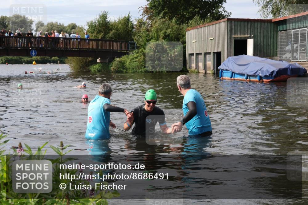 31.08.2025 - Elbe Triathlon Hamburg Luisa Fischer http://msf.ph/oto/8686491 31.08.2025 10:46:05 Schwimmen 1397, 1490 meine-sportfotos.de