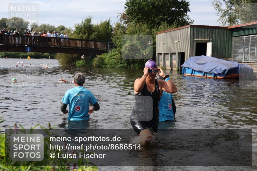 31.08.2025 - Elbe Triathlon Hamburg Luisa Fischer http://msf.ph/oto/8686514 31.08.2025 10:46:11 Schwimmen 1397, 1426, 1490 meine-sportfotos.de