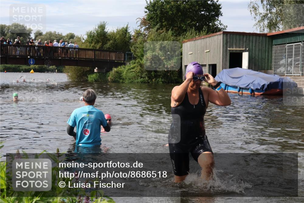 31.08.2025 - Elbe Triathlon Hamburg Luisa Fischer http://msf.ph/oto/8686518 31.08.2025 10:46:11 Schwimmen 1397, 1426, 1490 meine-sportfotos.de