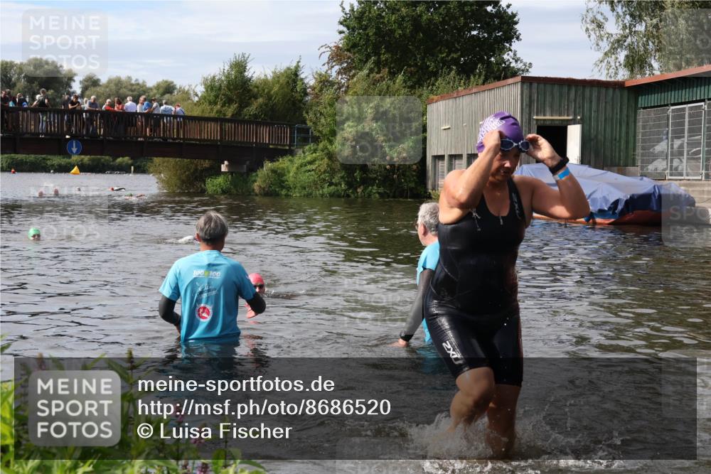 31.08.2025 - Elbe Triathlon Hamburg Luisa Fischer http://msf.ph/oto/8686520 31.08.2025 10:46:12 Schwimmen 1397, 1426, 1490 meine-sportfotos.de