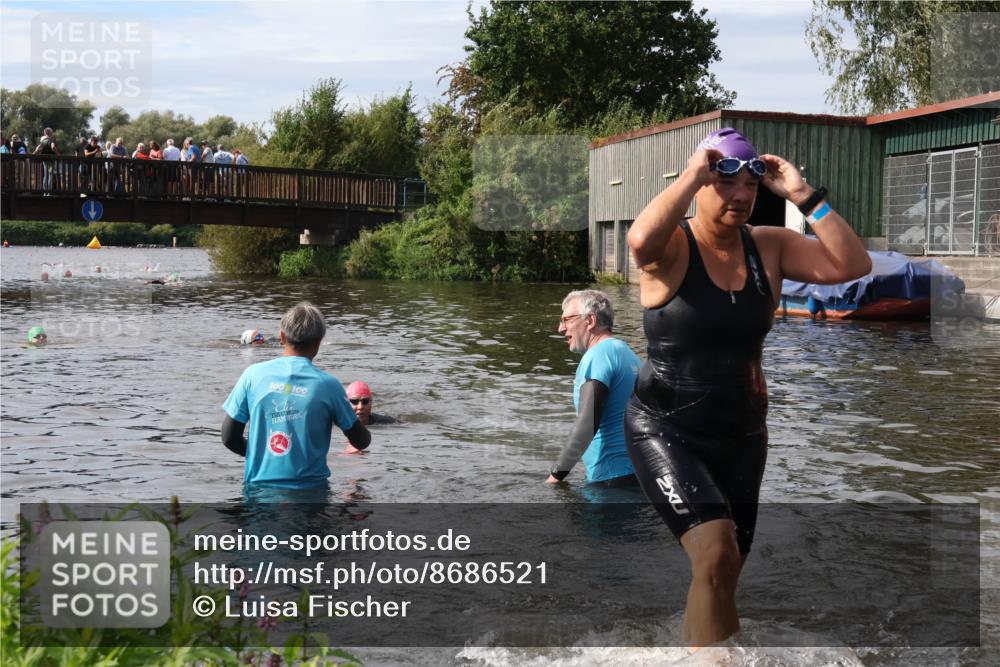 31.08.2025 - Elbe Triathlon Hamburg Luisa Fischer http://msf.ph/oto/8686521 31.08.2025 10:46:12 Schwimmen 1397, 1426, 1490 meine-sportfotos.de