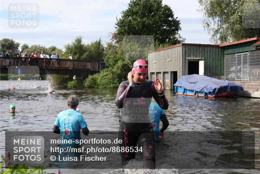 31.08.2025 - Elbe Triathlon Hamburg Luisa Fischer http://msf.ph/oto/8686534 31.08.2025 10:46:19 Schwimmen 1426, 1490 meine-sportfotos.de