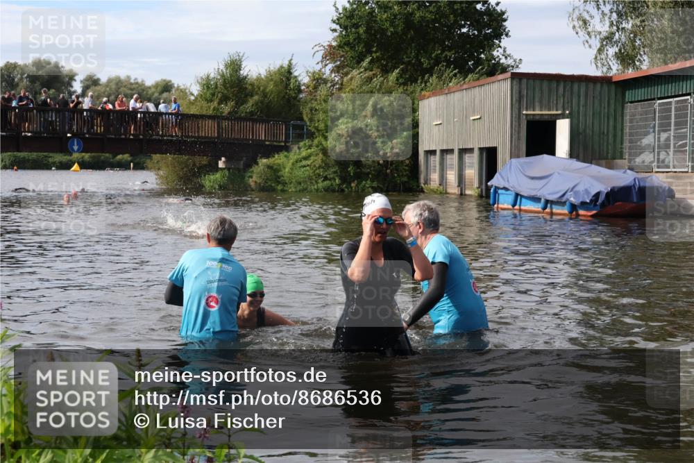 31.08.2025 - Elbe Triathlon Hamburg Luisa Fischer http://msf.ph/oto/8686536 31.08.2025 10:46:33 Schwimmen 1385, 1417 meine-sportfotos.de