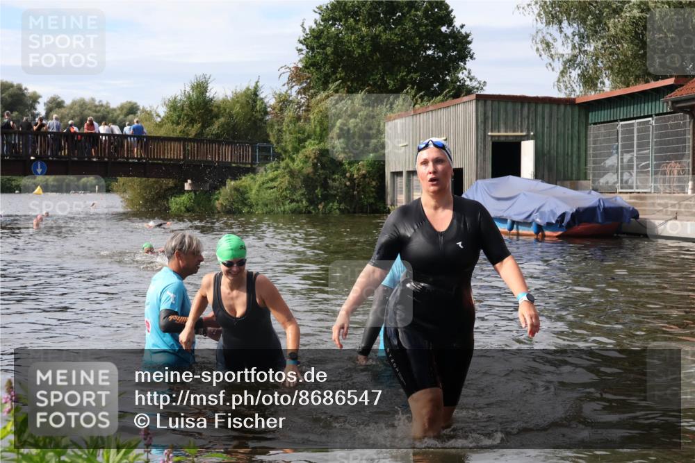 31.08.2025 - Elbe Triathlon Hamburg Luisa Fischer http://msf.ph/oto/8686547 31.08.2025 10:46:35 Schwimmen 1385, 1417 meine-sportfotos.de